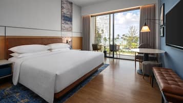 3 Außenpools, Sonnenschirme, Liegestühle