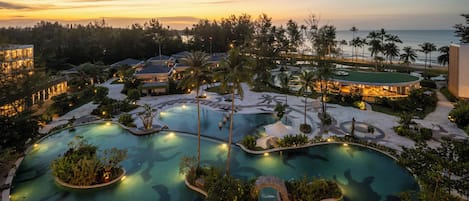 3 outdoor pools, pool umbrellas, sun loungers