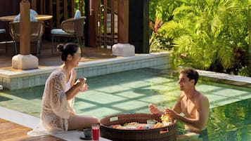 3 outdoor pools, pool umbrellas, sun loungers