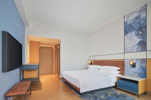 Hochwertige Bettwaren, Minibar, Zimmersafe, Schreibtisch