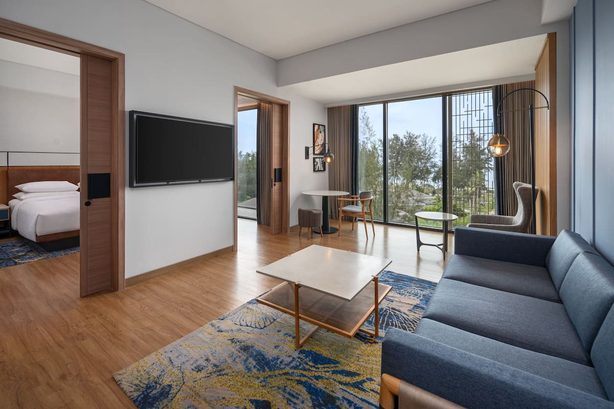 1 bedroom, premium bedding, minibar, in-room safe