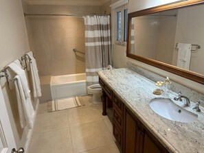 Dusche, Haartrockner, Bidet, Handtücher