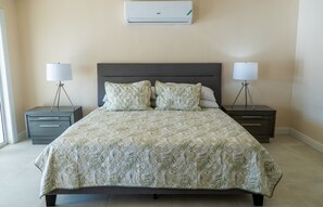 4 bedrooms, iron/ironing board, WiFi, bed sheets - "Smallah" Peaceful waterfront villa with plunge pool (Montego Bay)