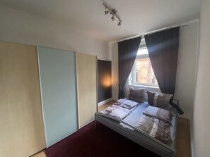 2 bedrooms, iron/ironing board, travel crib, WiFi - Ruhige Gemütliche Altbau Apartment/fewo in Zentraler Lage (Wiesbaden)