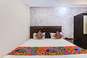 Egyptian cotton sheets, premium bedding, in-room safe, free WiFi