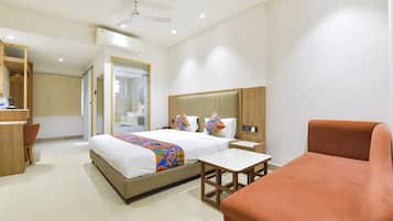 Deluxe Room | Egyptian cotton sheets, premium bedding, in-room safe, free WiFi