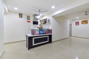 Reception - FabExpress Himalaya Inn - Inside Himalaya Mall (Ahmedabad)