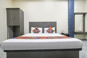 Executive Room | Egyptian cotton sheets, premium bedding, in-room safe, free WiFi - Fabhotel Shree Khatu Shyam Palace (Indore)