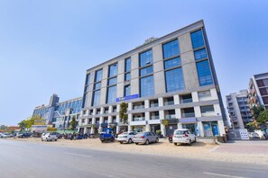 Exterior - Fabhotel Maan Palace (Ahmedabad)