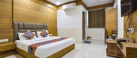 Egyptian cotton sheets, premium bedding, in-room safe, free WiFi