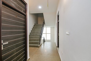 Lobby - Fabexpress Gross Plaza (New Delhi)