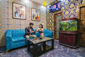 Lobby sitting area - FabHotel Gross Empire (New Delhi)