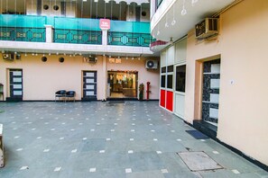 Property entrance - FabHotel Surya Palace 2 (Chandigarh)