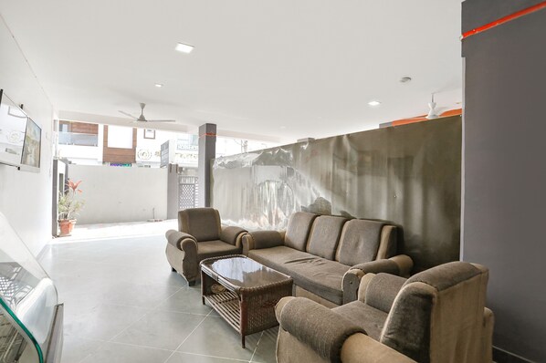 Lobby sitting area - Fabhotel Hrg Destiny (Nagpur)