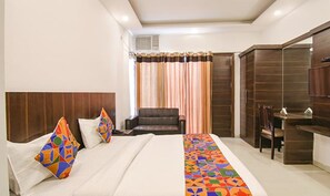 Egyptian cotton sheets, premium bedding, in-room safe, free WiFi - FabHotel Aerosky Inn (New Delhi)