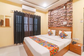 Deluxe Room | Egyptian cotton sheets, premium bedding, in-room safe, free WiFi - Fabhotel Swarn Banquet (Varanasi)