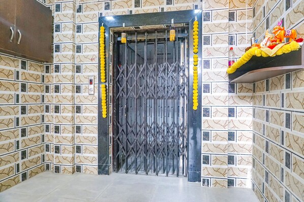 Elevator - Fabhotel Om Sai (Nashik)