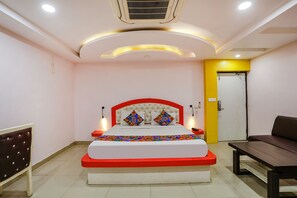 Egyptian cotton sheets, premium bedding, in-room safe, soundproofing