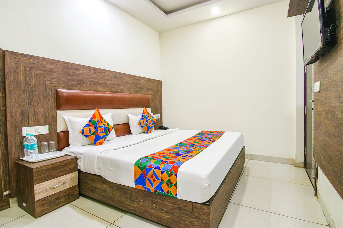 Deluxe Room | Egyptian cotton sheets, premium bedding, in-room safe, soundproofing