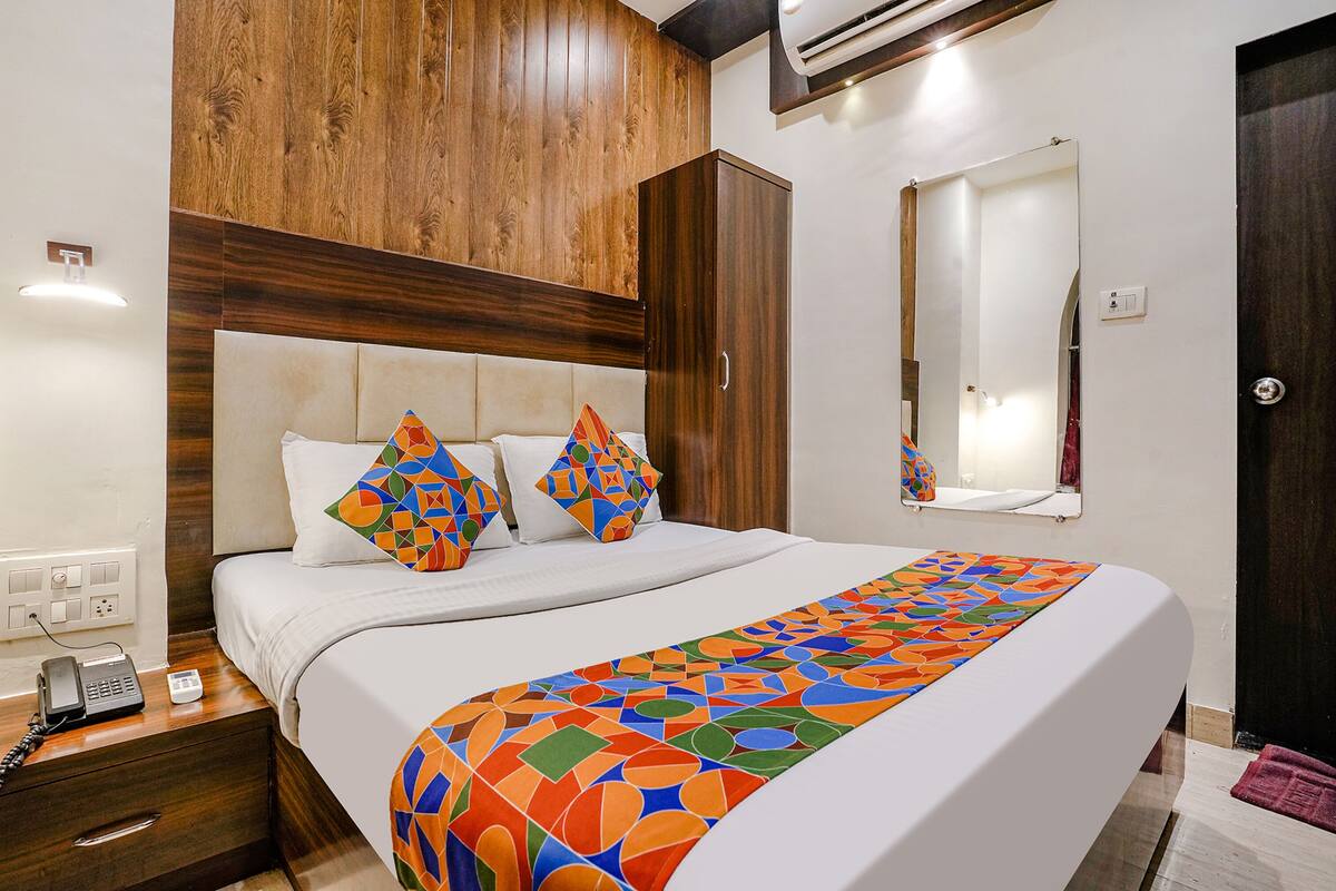 Deluxe Room | Egyptian cotton sheets, premium bedding, in-room safe, WiFi (free)