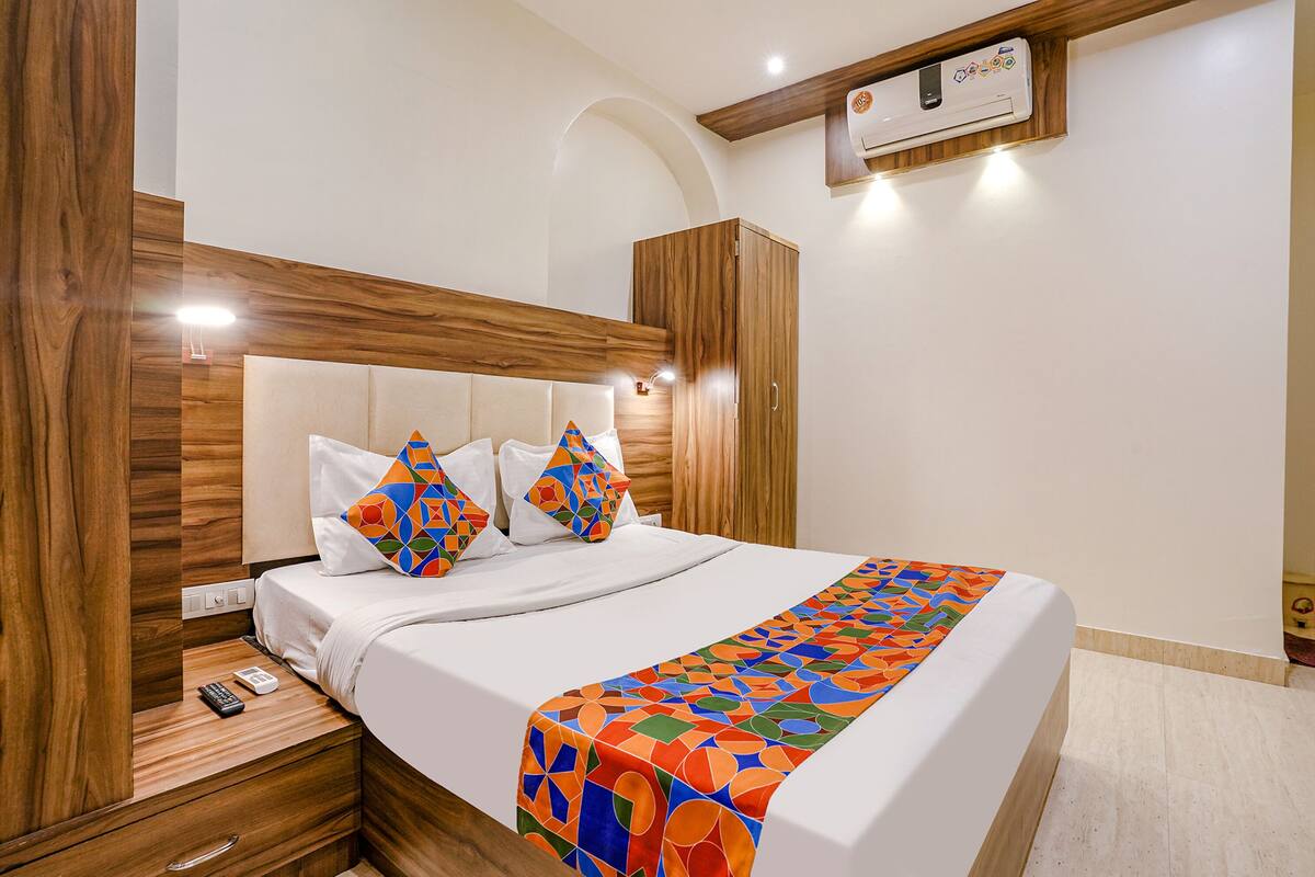 Luxury Room | Egyptian cotton sheets, premium bedding, in-room safe, WiFi (free)