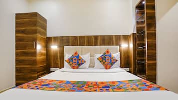 Egyptian cotton sheets, premium bedding, in-room safe, free WiFi