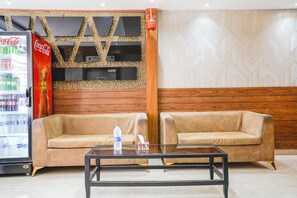 Lobby sitting area - Fabhotel Anam International (Mumbai)