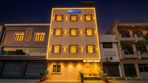 A multi-story building with a sign for 'fab hotels' and 'Aryan Grand'. - Fabhotel Aryan Grand (Amritsar)