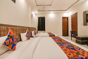 Egyptian cotton sheets, premium bedding, in-room safe, soundproofing - Fabhotel Aryan Grand (Amritsar)