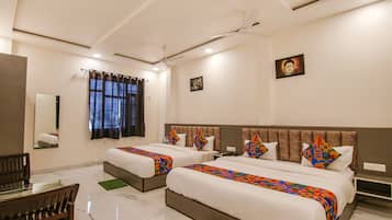 Family Room | Egyptian cotton sheets, premium bedding, in-room safe, soundproofing