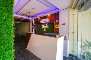 Reception - Fabhotel Skyla (Dera Bassi)
