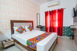 Egyptian cotton sheets, premium bedding, in-room safe, free WiFi - Fabhotel Taj Stay (Agra)