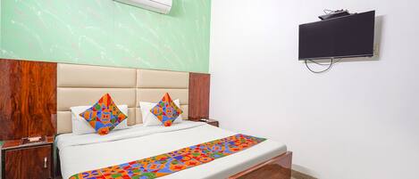 Egyptian cotton sheets, premium bedding, in-room safe, free WiFi