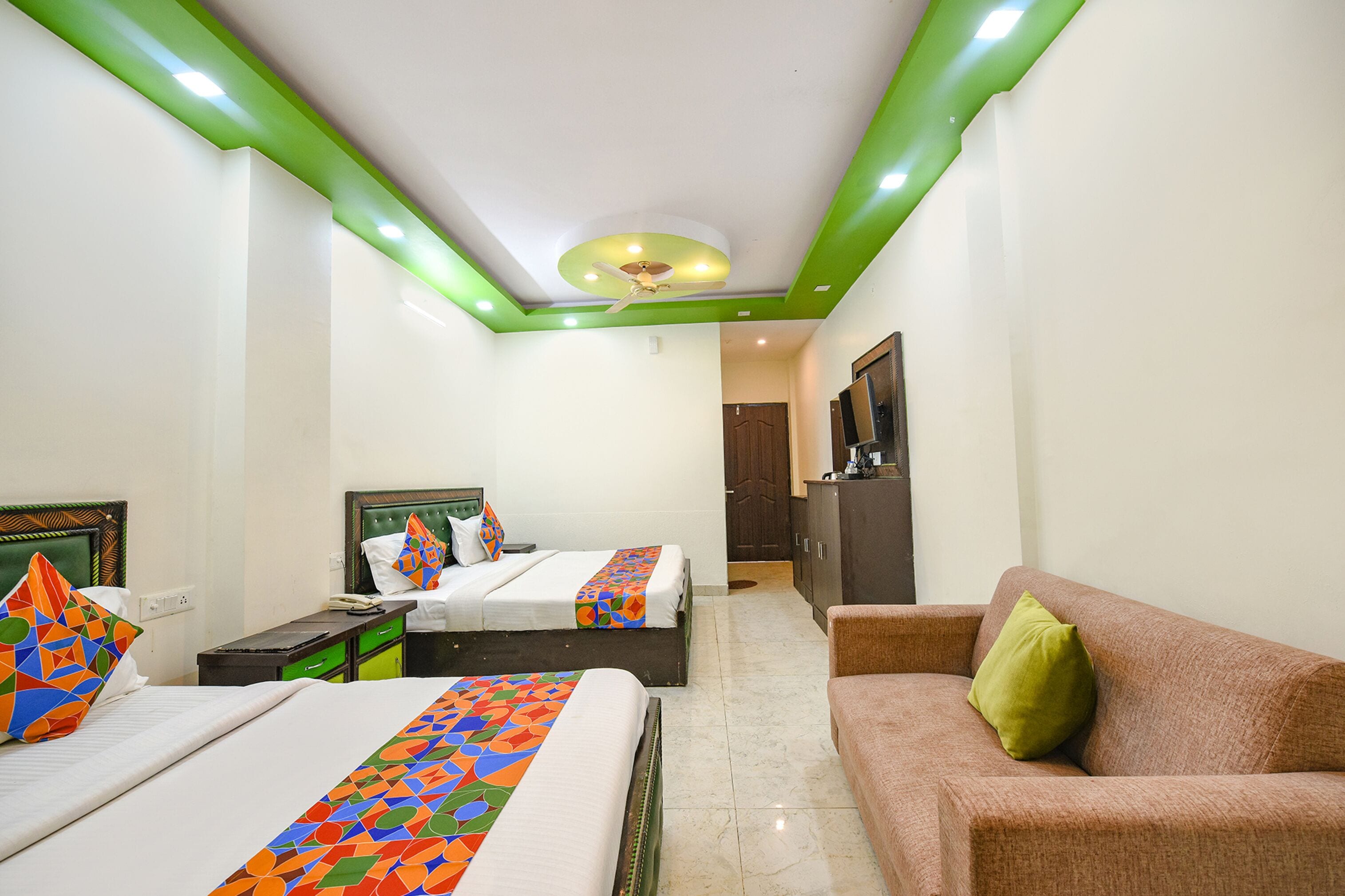 Egyptian cotton sheets, premium bedding, in-room safe, free WiFi