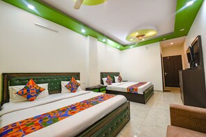 Egyptian cotton sheets, premium bedding, in-room safe, free WiFi - Fabhotel Kempty Lake Resort (Dhanaulti)