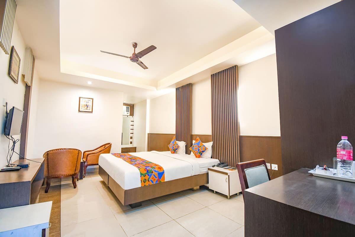 Executive Room, 1 King Bed | Egyptian cotton sheets, premium bedding, in-room safe, soundproofing