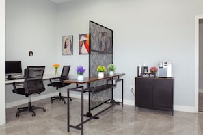 Business center - Weekly Inn (Jacksonville)