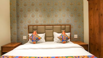 Egyptian cotton sheets, premium bedding, in-room safe, free WiFi