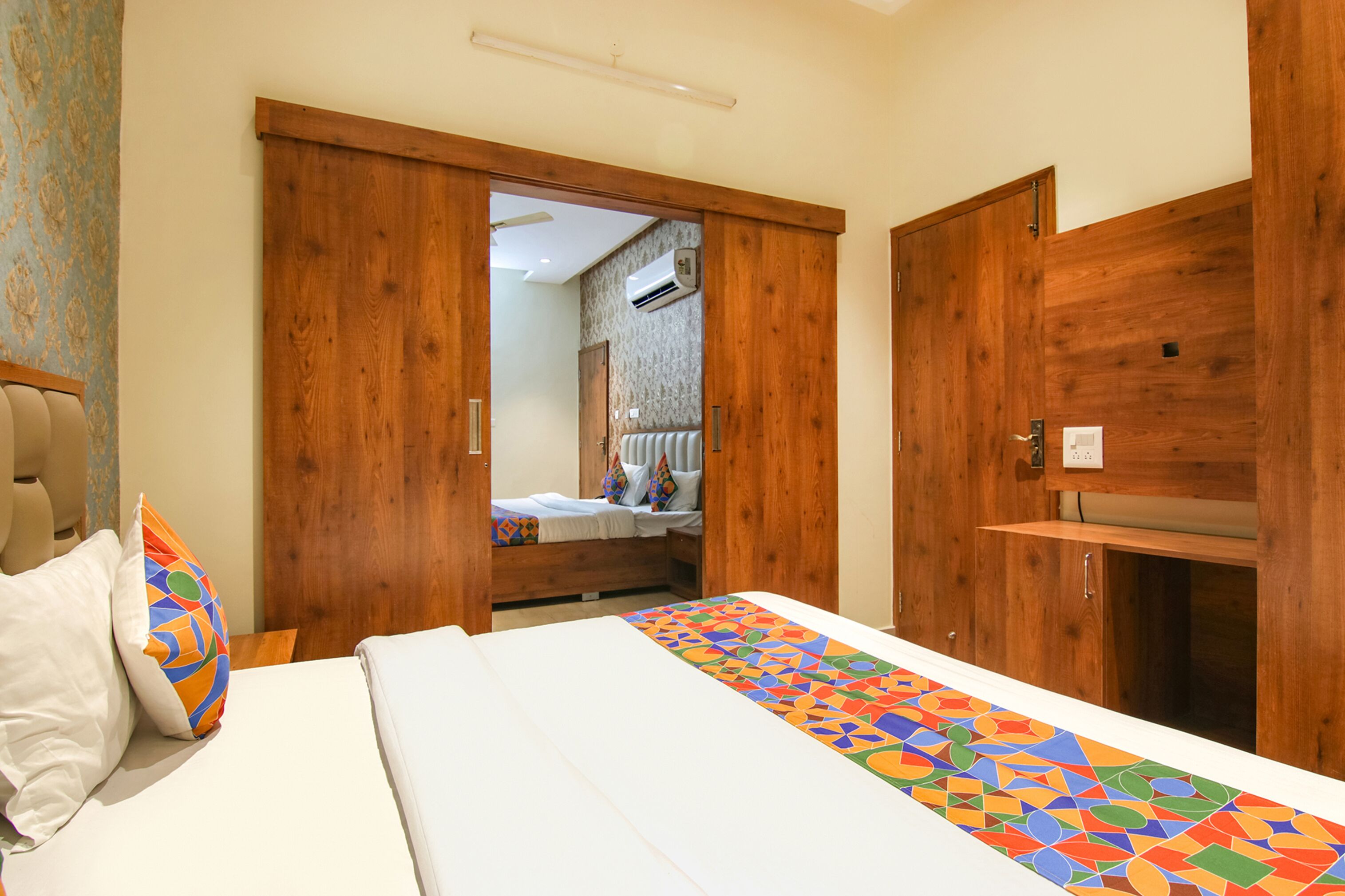 埃及棉床單、高級寢具、客房內保險箱、免費無線上網