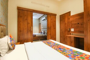 Egyptian cotton sheets, premium bedding, in-room safe, free WiFi