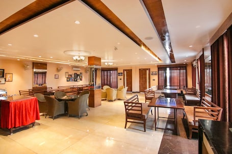 Restaurante. Fabhotel K9 Regency