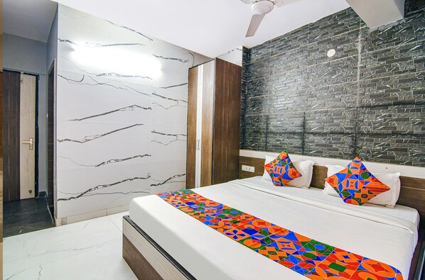 Egyptian cotton sheets, premium bedding, in-room safe, free WiFi