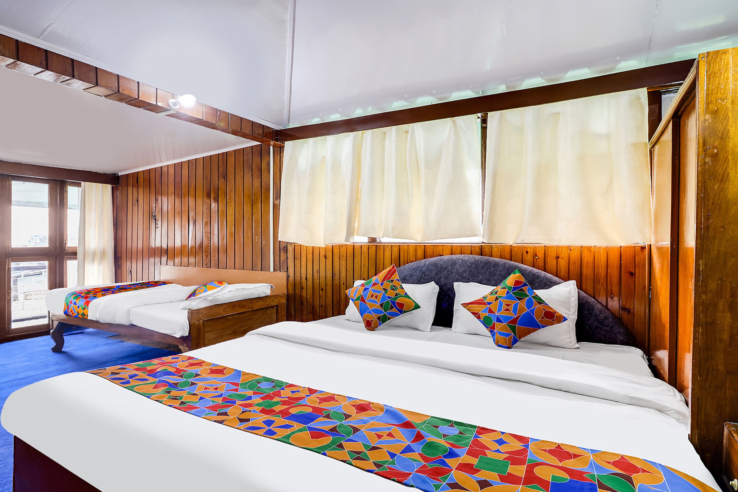 Egyptian cotton sheets, premium bedding, in-room safe, free WiFi