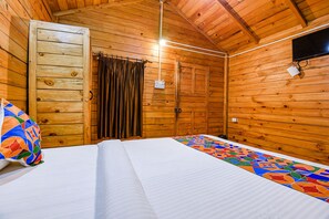 Egyptian cotton sheets, premium bedding, in-room safe, free WiFi