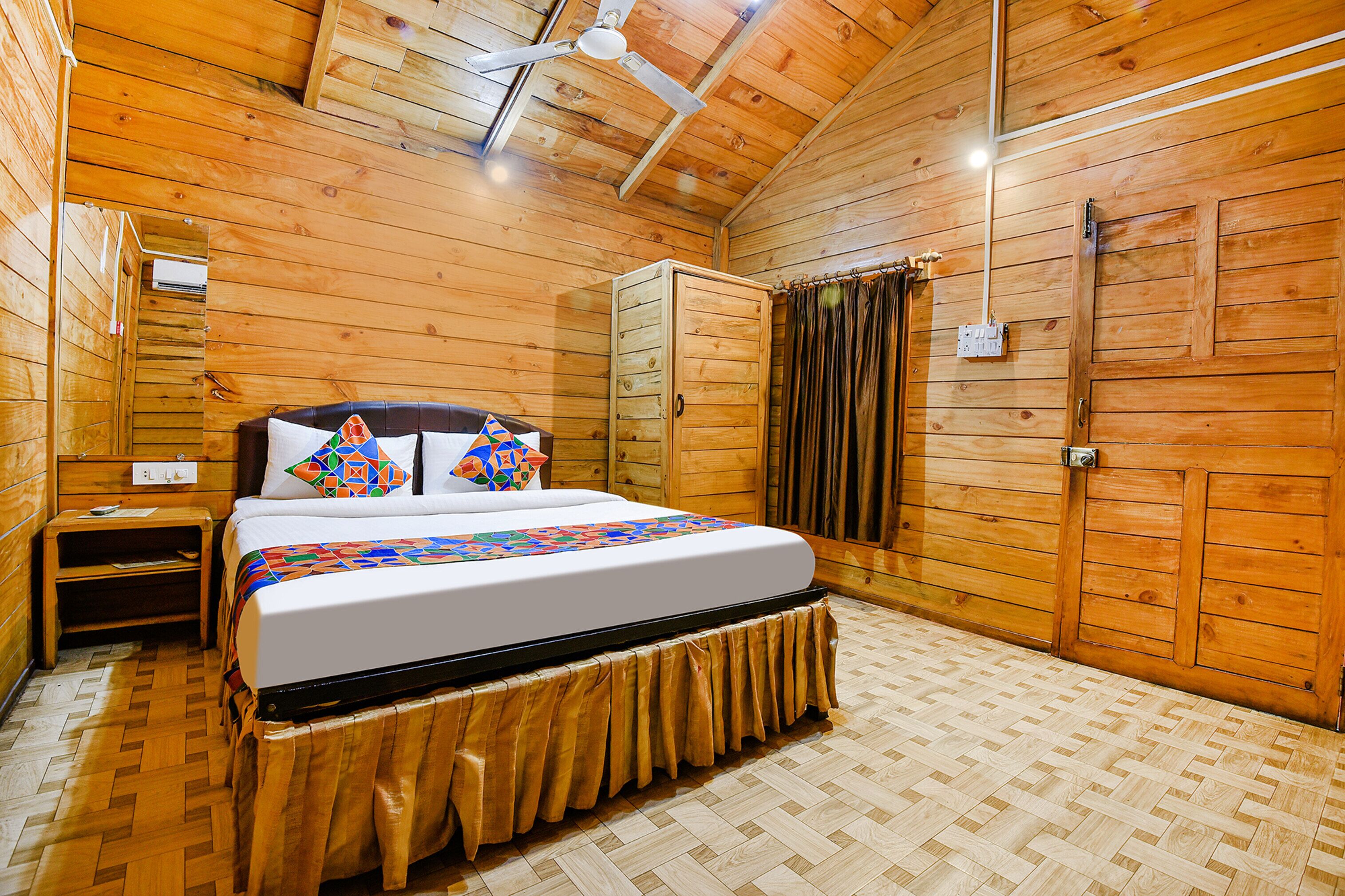 Egyptian cotton sheets, premium bedding, in-room safe, free WiFi