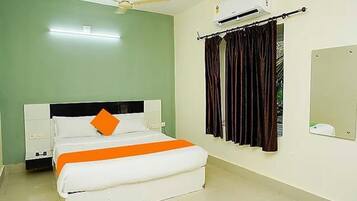 Executive Room | Egyptian cotton sheets, premium bedding, in-room safe, free WiFi