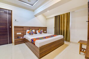 1 bedroom, Egyptian cotton sheets, premium bedding, in-room safe