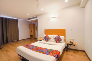 Deluxe Room | Egyptian cotton sheets, premium bedding, in-room safe, soundproofing - Fabhotel Ramayana (Lucknow)