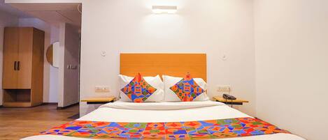 Deluxe Room | Egyptian cotton sheets, premium bedding, in-room safe, soundproofing