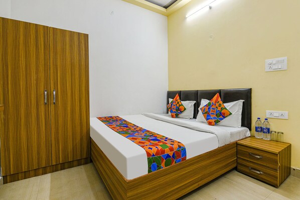 Egyptian cotton sheets, premium bedding, in-room safe, free WiFi - Fabexpress Pacific View (Dehradun)